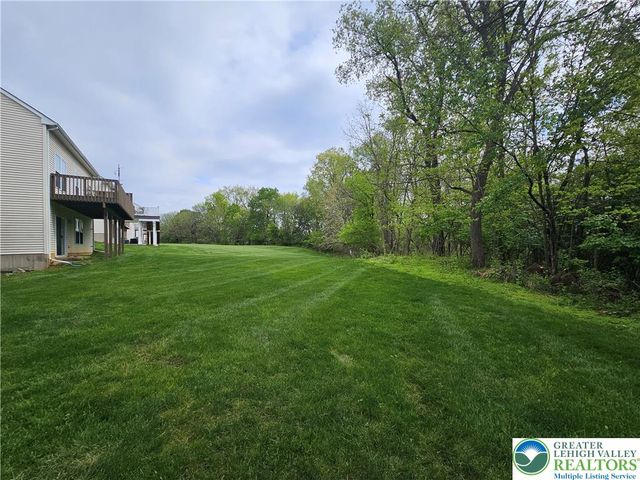 127 Willow Drive, Palmer Twp, PA 18045