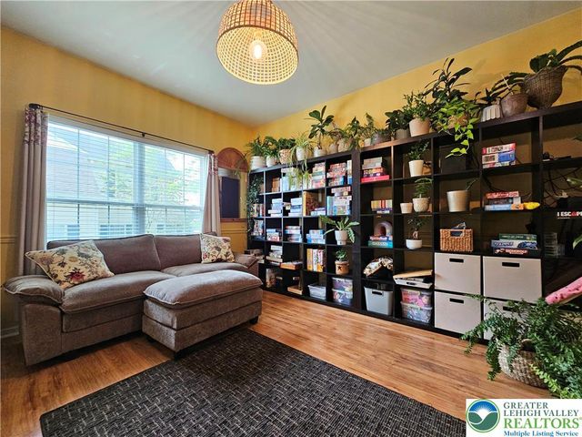 127 Willow Drive, Palmer Twp, PA 18045