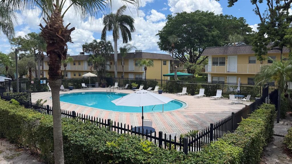 5156 NE 6th Avenue 205, Oakland Park, FL 33334