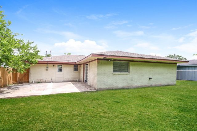 5210 Greylog Drive, Houston, TX 77048