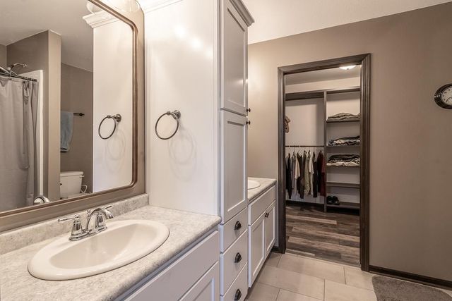 2021 Bluestem Drive, Mankato, MN 56001