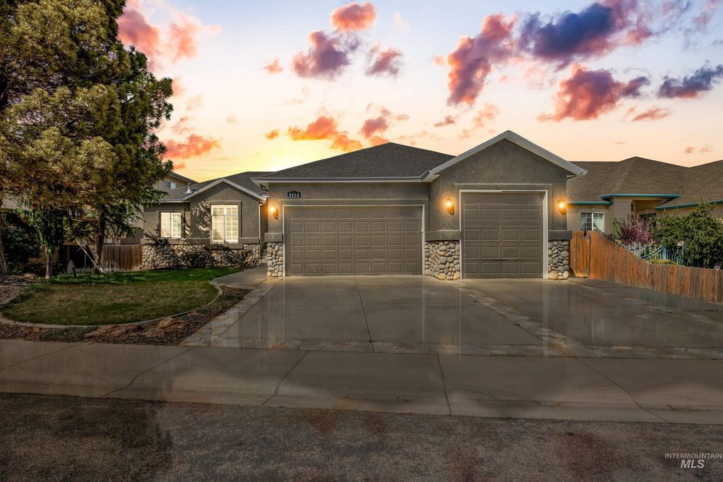 8464 W Thunder Mountain Dr, Boise, ID 83709