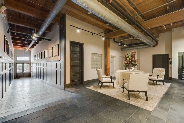 2400 Mechanic Street 402, Galveston, TX 77550