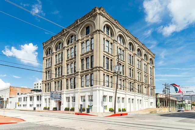 2400 Mechanic Street 402, Galveston, TX 77550