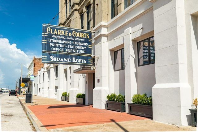 2400 Mechanic Street 402, Galveston, TX 77550