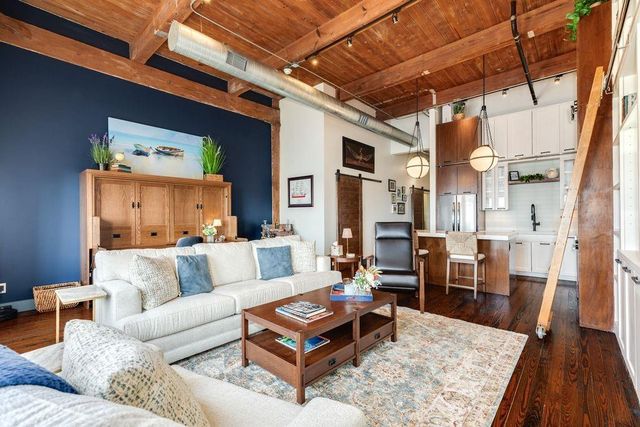 2400 Mechanic Street 402, Galveston, TX 77550