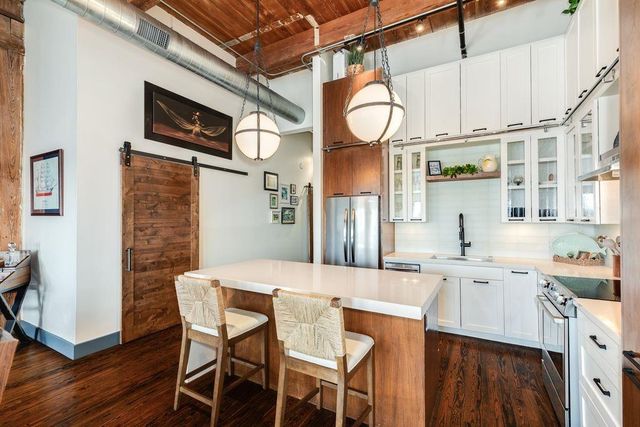 2400 Mechanic Street 402, Galveston, TX 77550