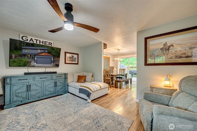 136 Charleston Drive, Kalama, WA 98625