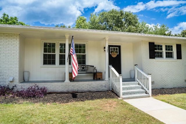 137 Center Street, Inman, SC 29349