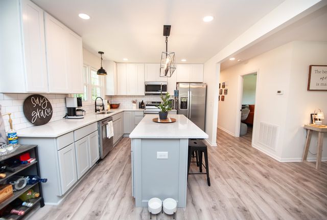 137 Center Street, Inman, SC 29349