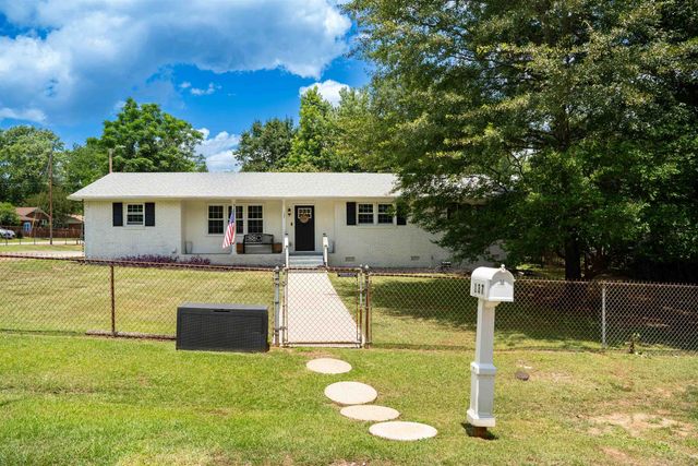 137 Center Street, Inman, SC 29349