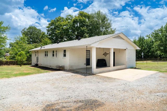 137 Center Street, Inman, SC 29349