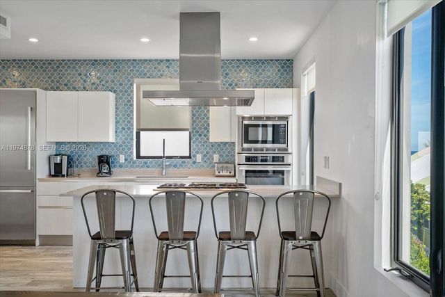 332 Balboa St, Hollywood, FL 33019