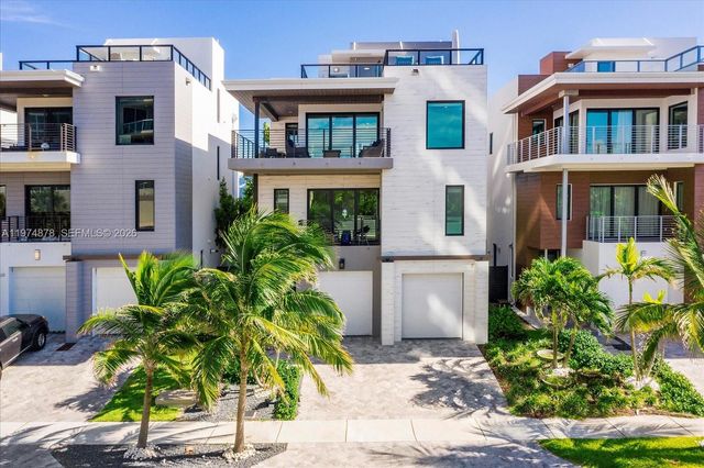 332 Balboa St, Hollywood, FL 33019