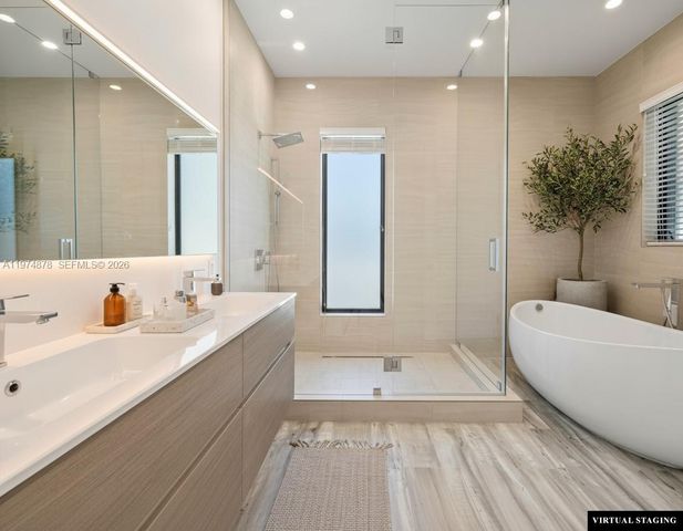 332 Balboa St, Hollywood, FL 33019