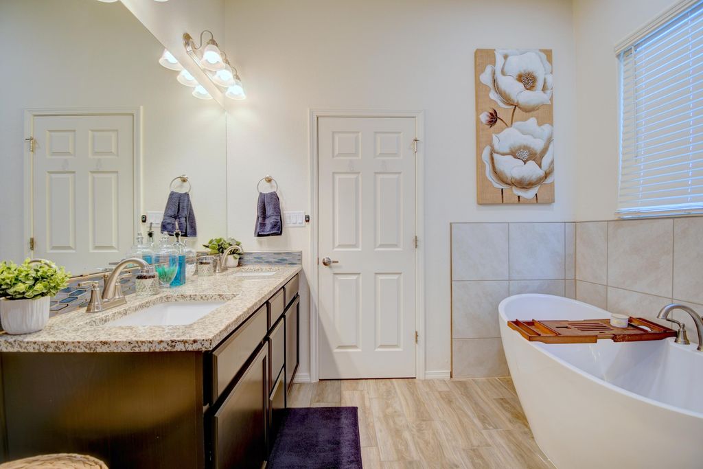 Image 12 of property listing at 2717 Camino Plata Loop NE, Rio Rancho, NM 87144