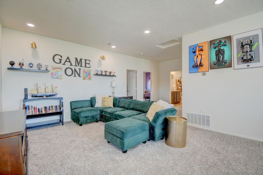 Image 15 of property listing at 2717 Camino Plata Loop NE, Rio Rancho, NM 87144