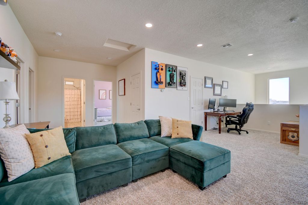 Image 16 of property listing at 2717 Camino Plata Loop NE, Rio Rancho, NM 87144