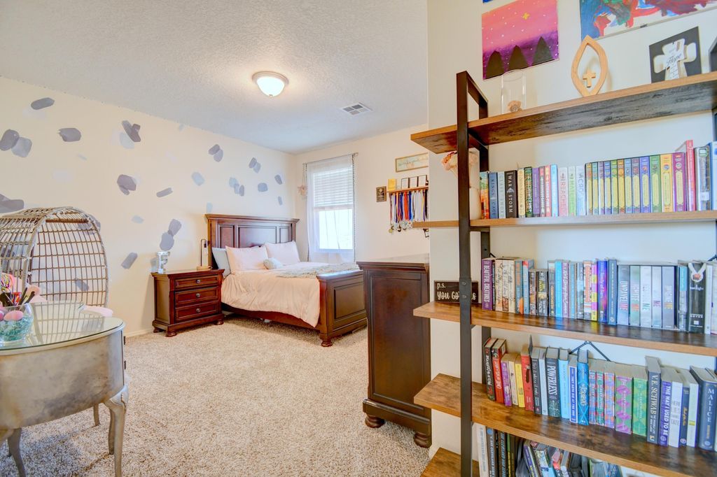 Image 18 of property listing at 2717 Camino Plata Loop NE, Rio Rancho, NM 87144