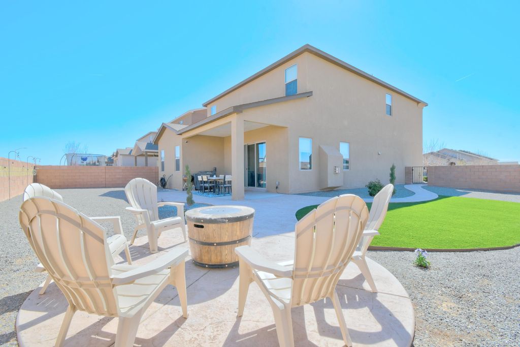 Image 28 of property listing at 2717 Camino Plata Loop NE, Rio Rancho, NM 87144