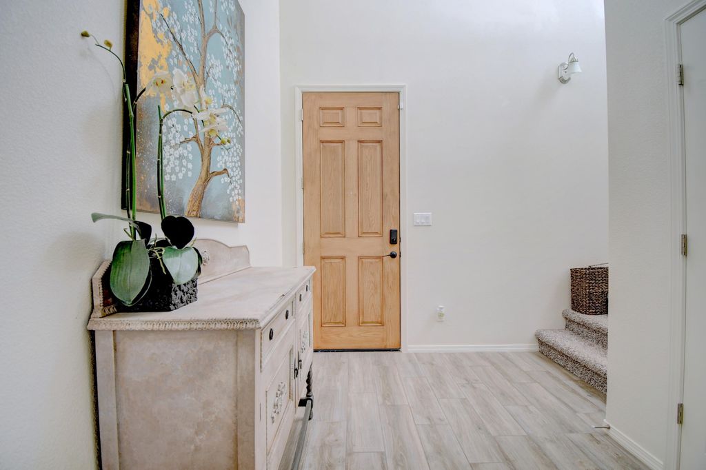 Image 3 of property listing at 2717 Camino Plata Loop NE, Rio Rancho, NM 87144