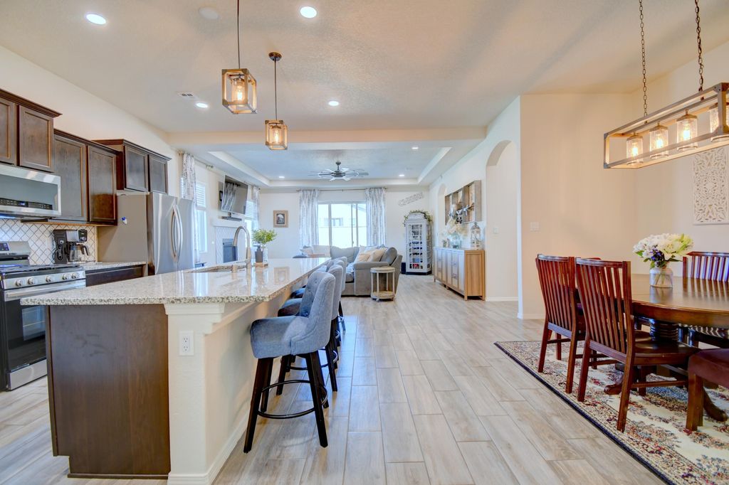 Image 4 of property listing at 2717 Camino Plata Loop NE, Rio Rancho, NM 87144