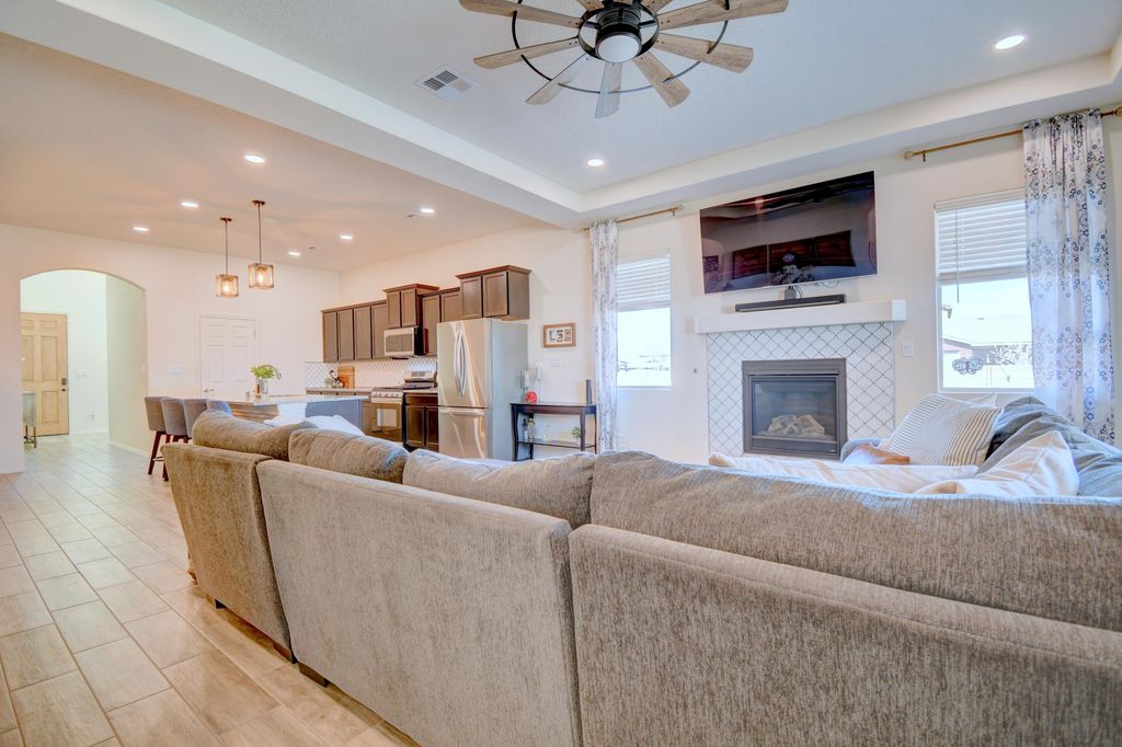 Image 5 of property listing at 2717 Camino Plata Loop NE, Rio Rancho, NM 87144