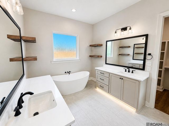 15952 J Baughman Aly, Walker, LA 70785