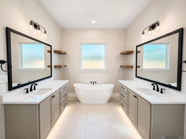 15952 J Baughman Aly, Walker, LA 70785