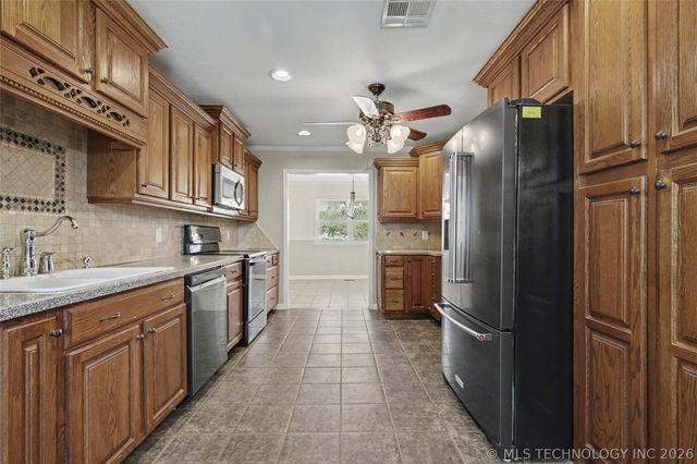 122 Lakeview Drive, Mannford, OK 74044