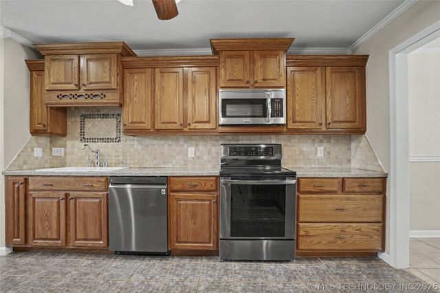 122 Lakeview Drive, Mannford, OK 74044