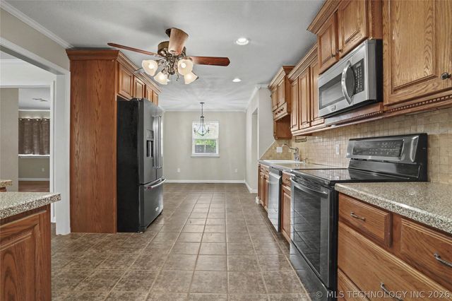 122 Lakeview Drive, Mannford, OK 74044