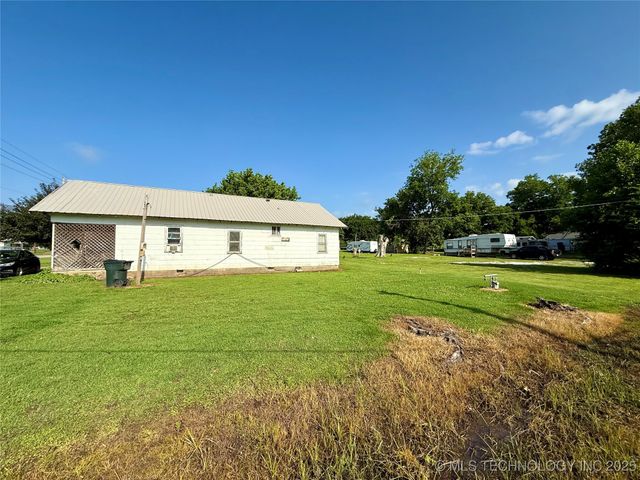 310 W Corporation Street, Henryetta, OK 74437