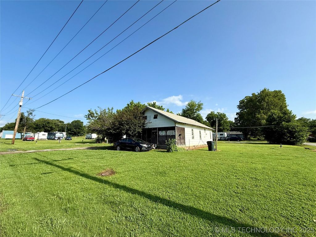 310 W Corporation Street, Henryetta, OK 74437