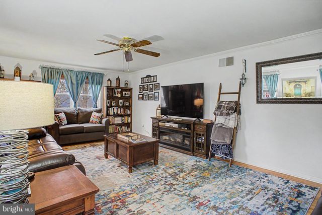 932 SHIREMONT DR, Mechanicsburg, PA 17050