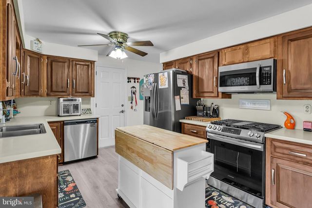 932 SHIREMONT DR, Mechanicsburg, PA 17050