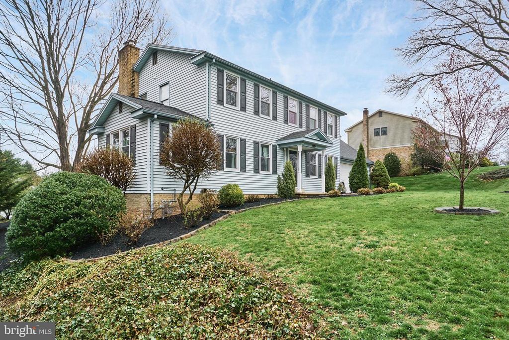 932 SHIREMONT DR, Mechanicsburg, PA 17050