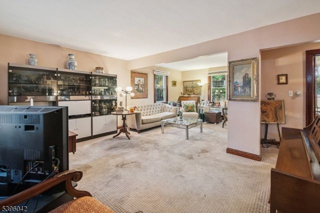 90 Ardmore Ave, Clifton City, NJ 07014