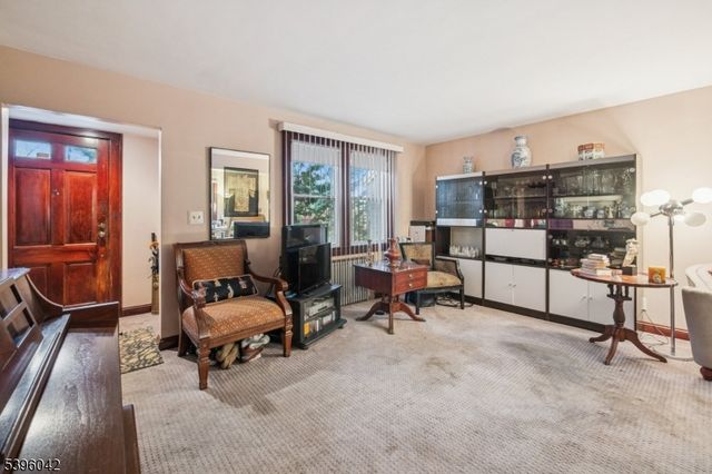 90 Ardmore Ave, Clifton City, NJ 07014