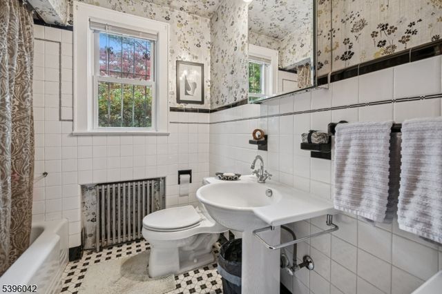 90 Ardmore Ave, Clifton City, NJ 07014