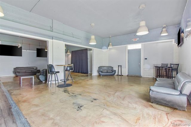 8633 Southfield Road, Detroit, MI 48228