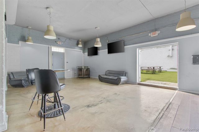 8633 Southfield Road, Detroit, MI 48228