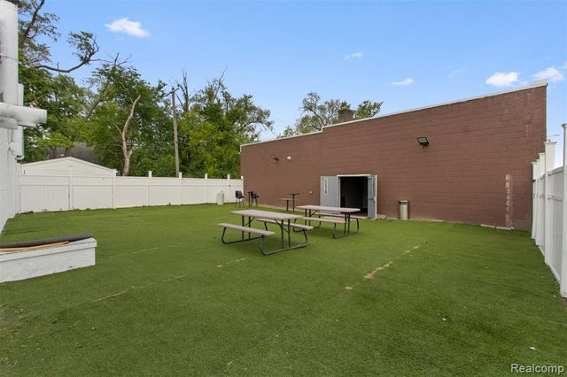 8633 Southfield Road, Detroit, MI 48228