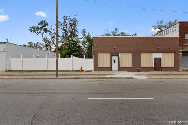 8633 Southfield Road, Detroit, MI 48228
