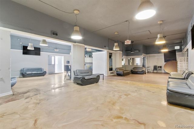 8633 Southfield Road, Detroit, MI 48228
