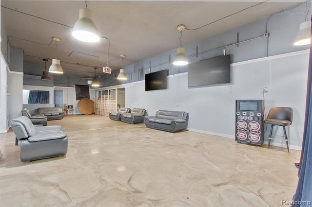 8633 Southfield Road, Detroit, MI 48228