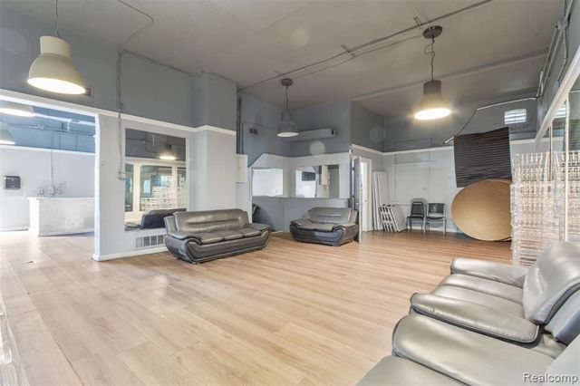 8633 Southfield Road, Detroit, MI 48228
