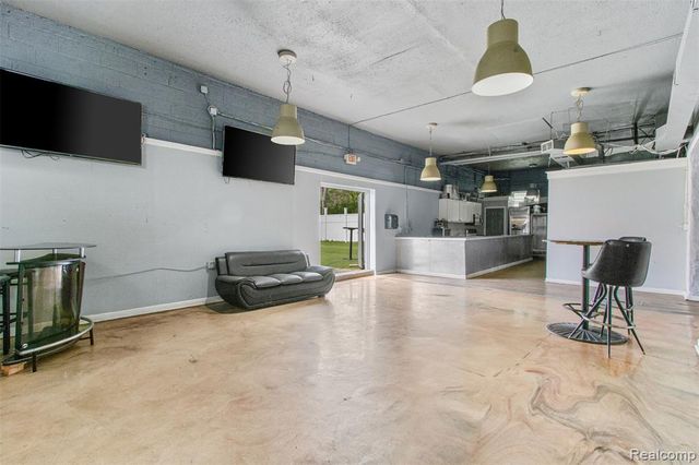 8633 Southfield Road, Detroit, MI 48228