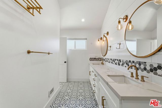 6647 W 82nd Street, Los Angeles, CA 90045