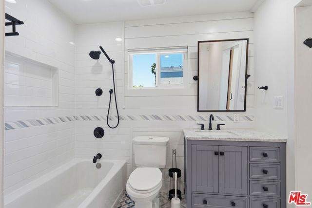 6647 W 82nd Street, Los Angeles, CA 90045